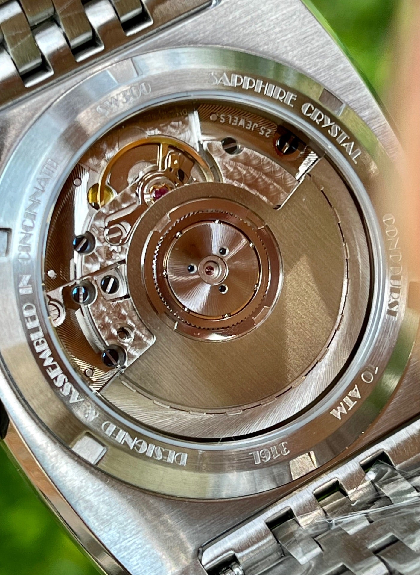 Concourse Silver-White