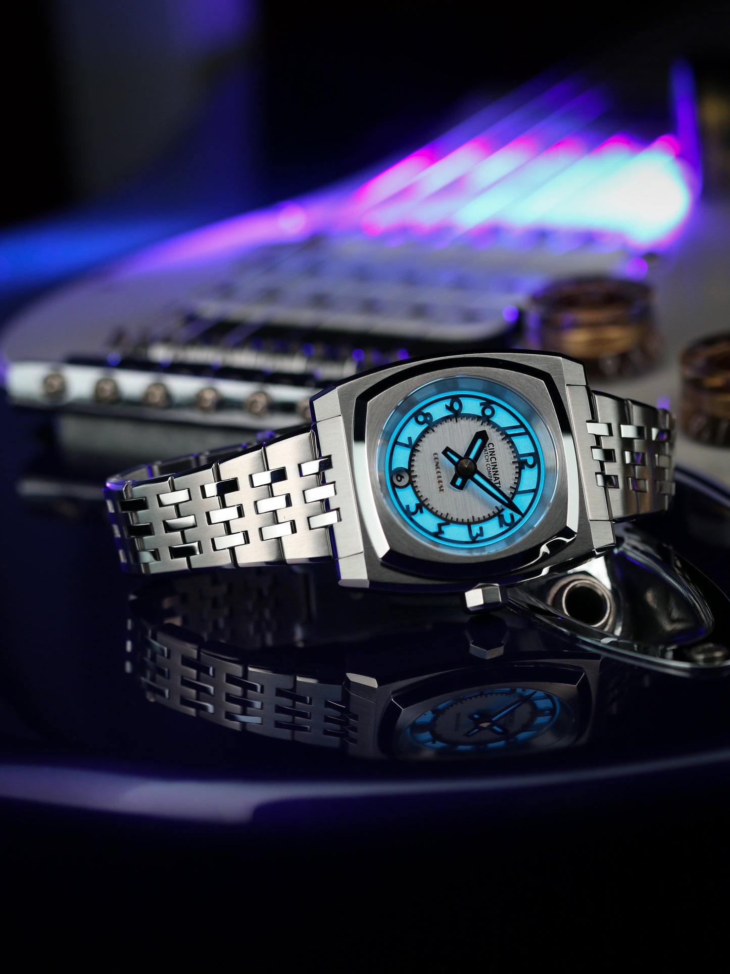 Concourse Silver-White