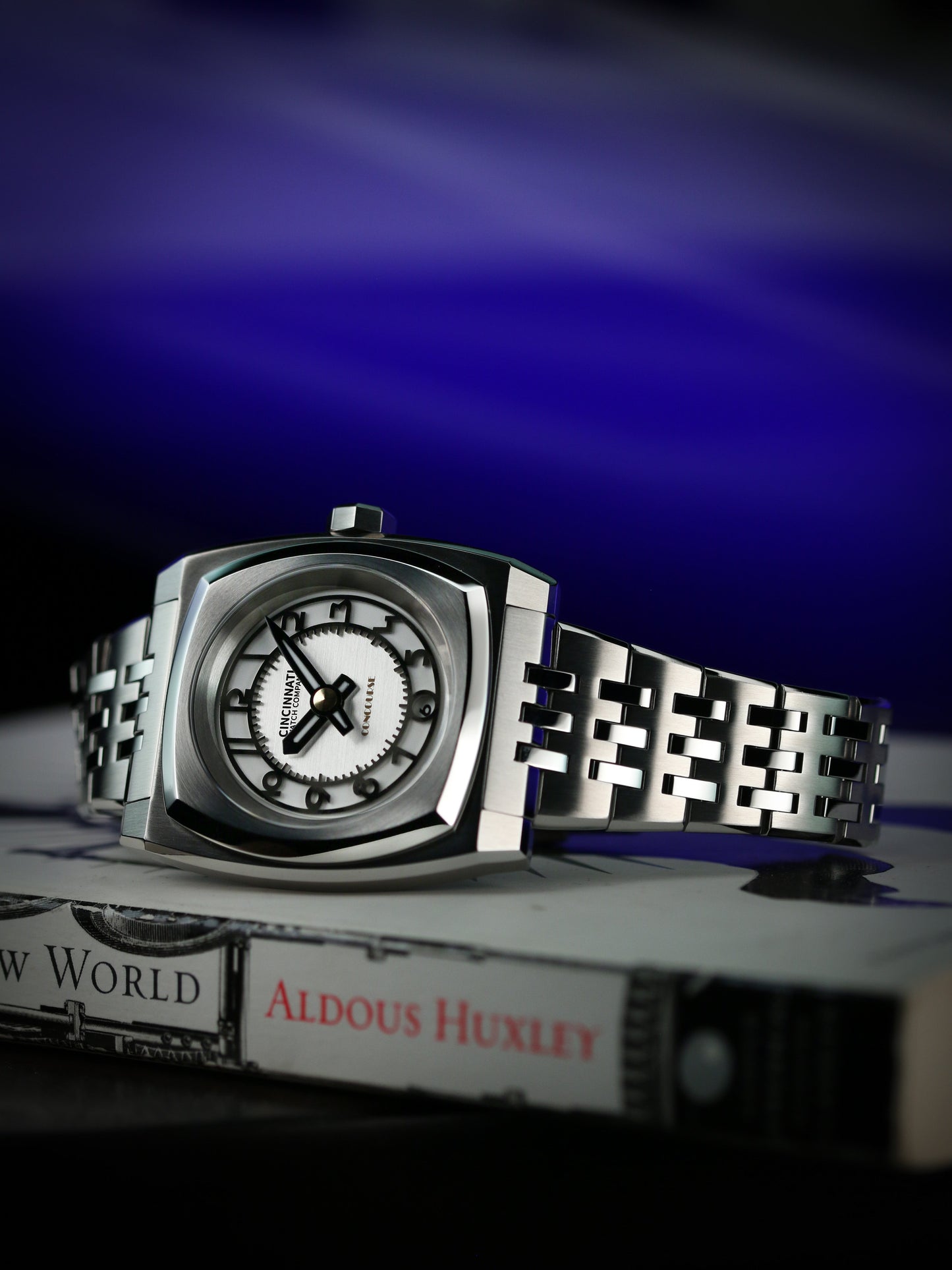 Concourse Silver-White