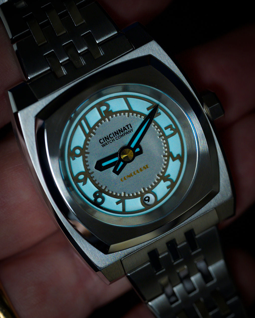 Concourse Silver-White