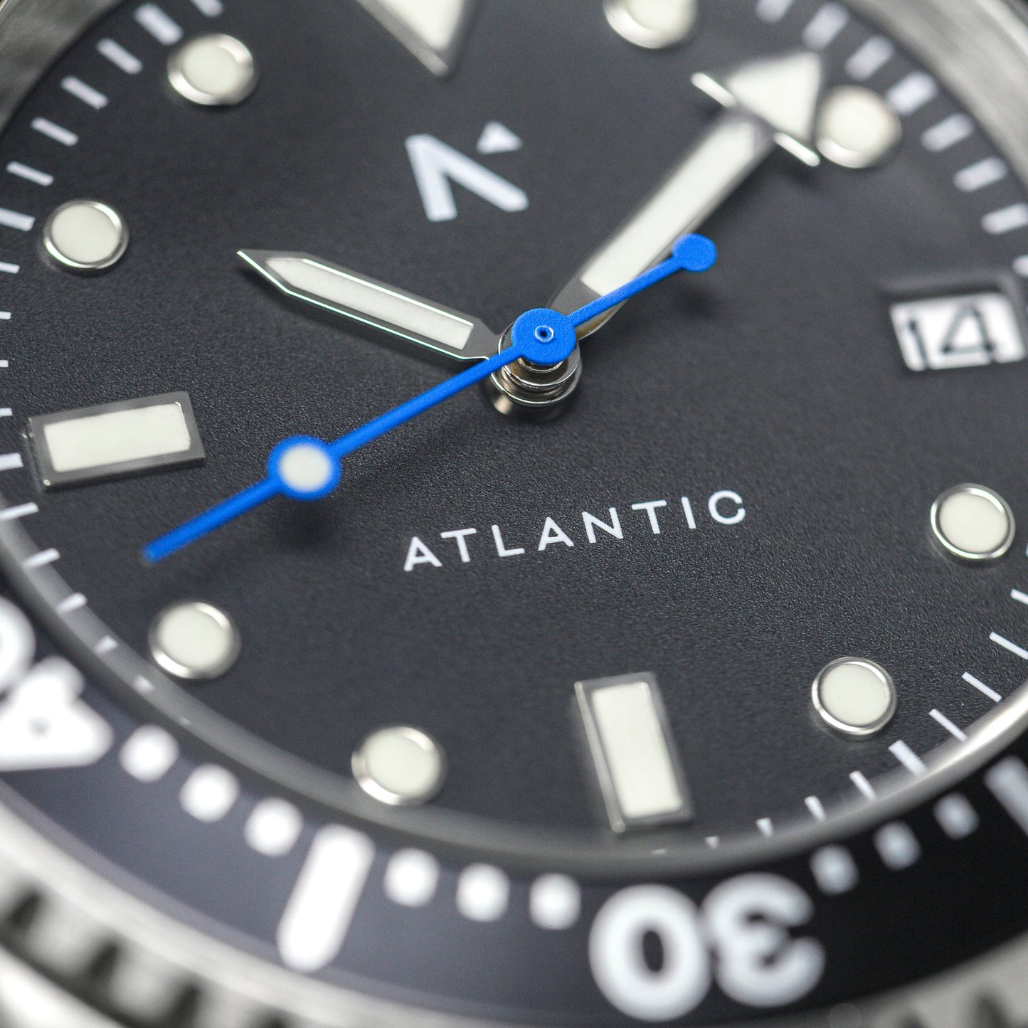 'Atlantic' Dive Watch (40mm) | Moss Green